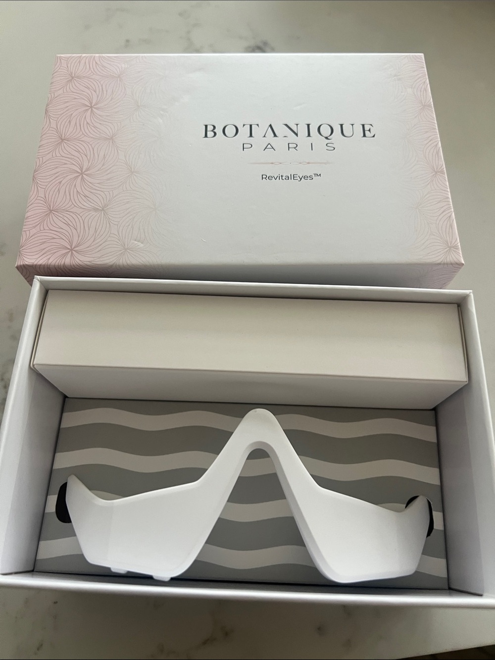BOTANIQUE Paris RevitalEyes Eye Mask - White